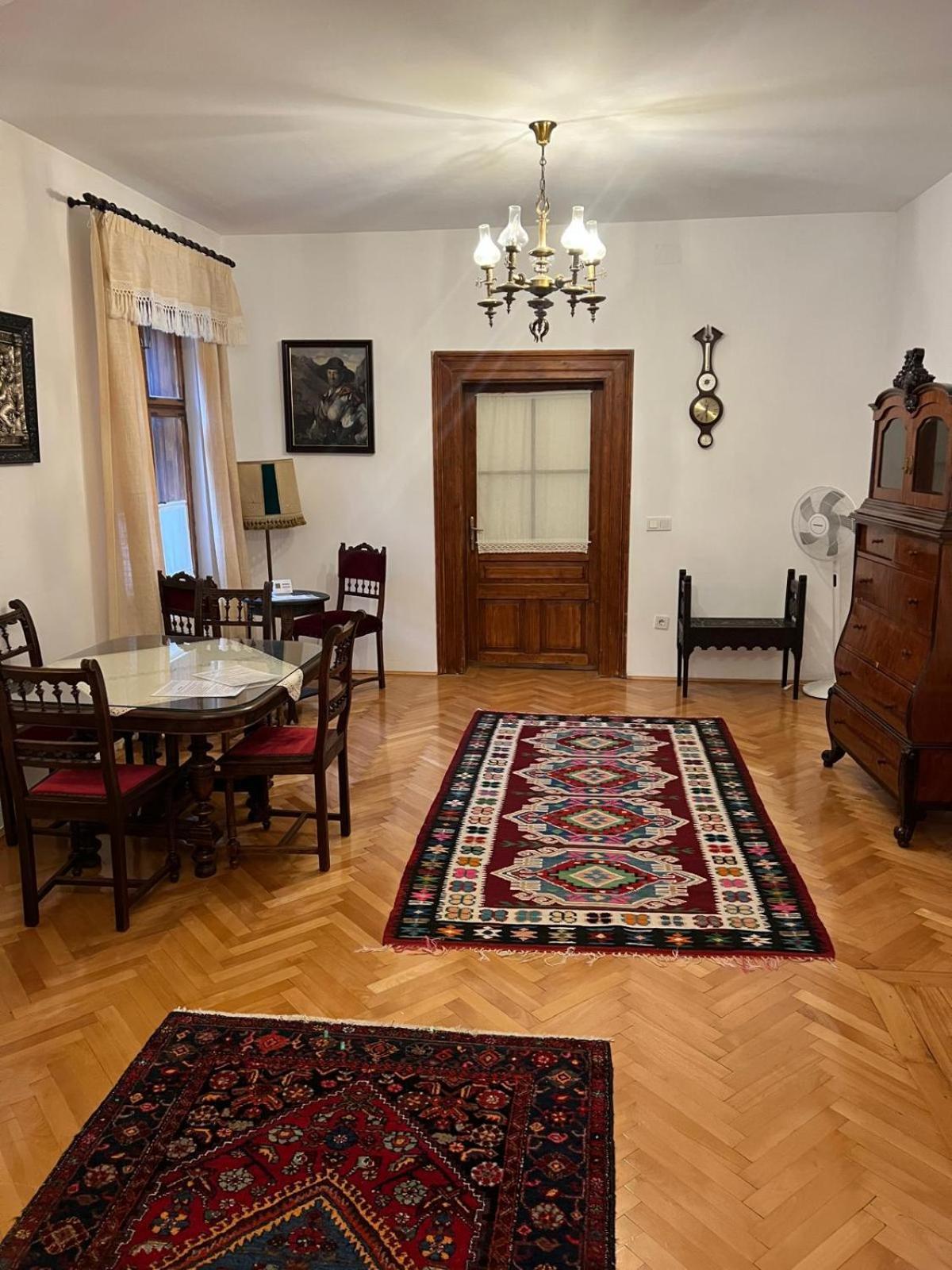 Casa Livia Brasov Lägenhet Exteriör bild